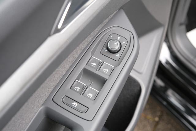 VW Golf eTSI Schwarz 