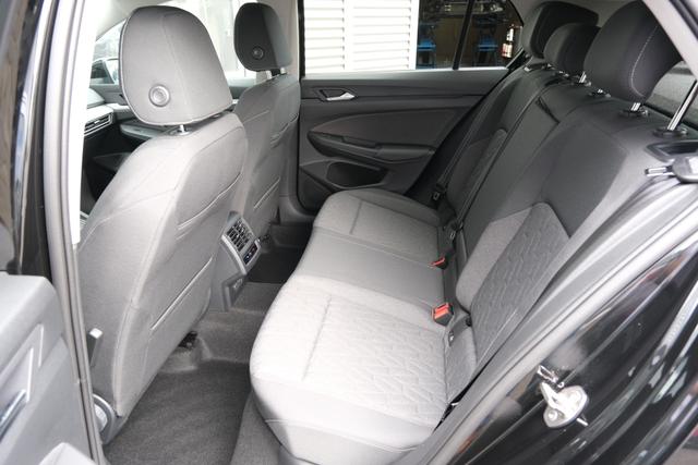VW Golf eTSI Schwarz 