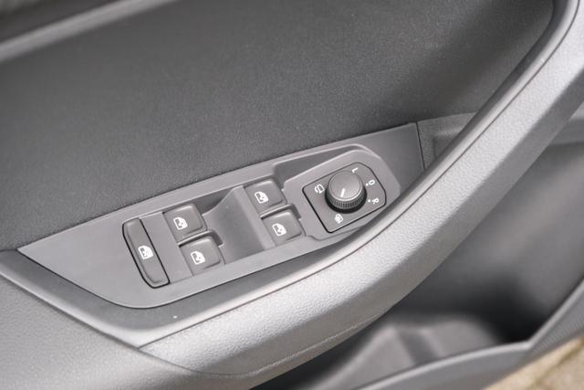 Skoda Karoq Sportline Stahl Grau 