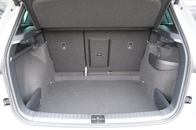 Skoda Karoq Sportline Stahl Grau 