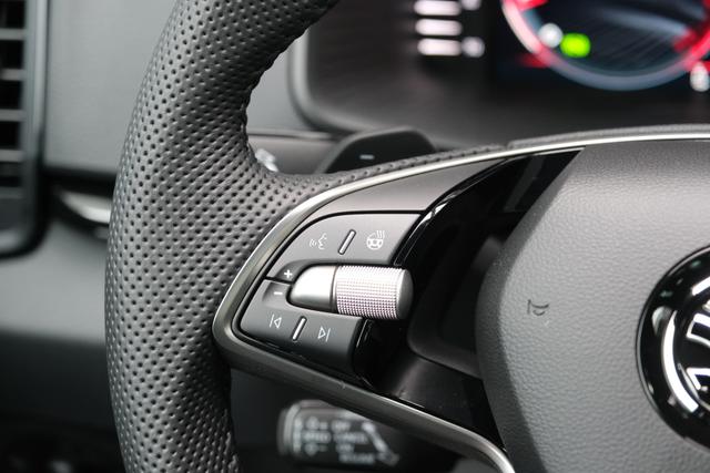 Skoda Karoq Sportline Schwarz 