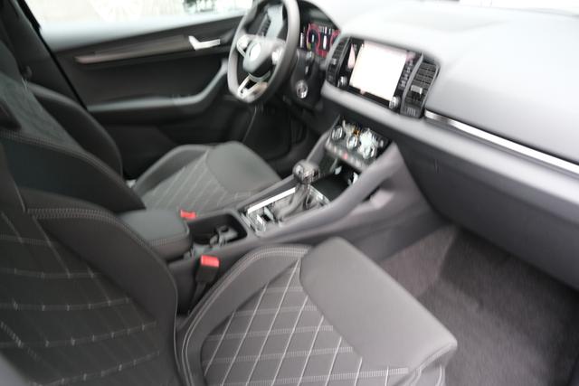 Skoda Karoq Sportline Schwarz 