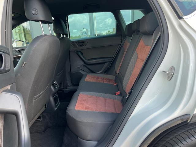 Seat / Ateca / Weiß / / / Ateca 2.0 TDI Xcellence 4Drive AHK+Navi+Kamera