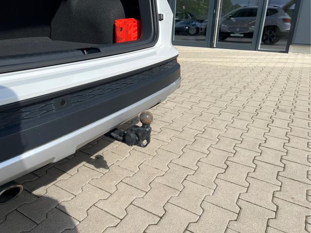 Seat / Ateca / Weiß / / / Ateca 2.0 TDI Xcellence 4Drive AHK+Navi+Kamera