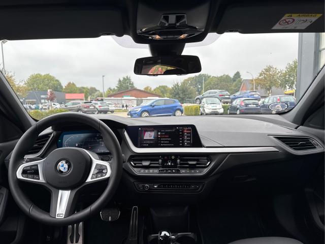 BMW / 1er / Schwarz / / / M Sport Steptronic LED+Navi