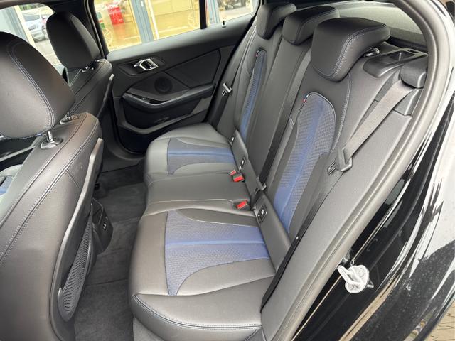 BMW / 1er / Schwarz / / / M Sport Steptronic LED+Navi