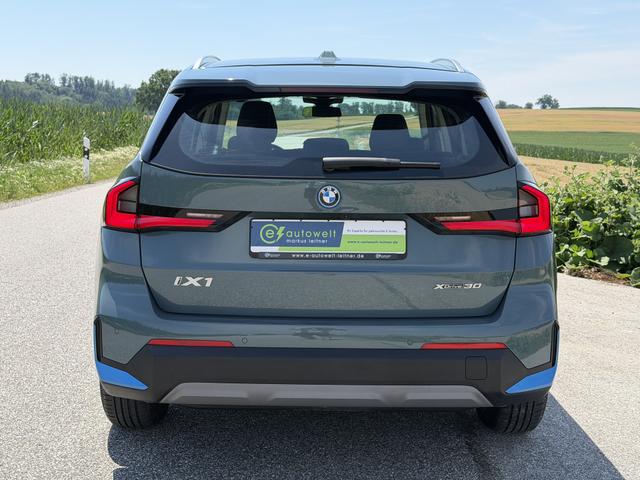 BMW iX1 xDrive30 64,7kWh AHK Premium+Innovationspaket DAP 