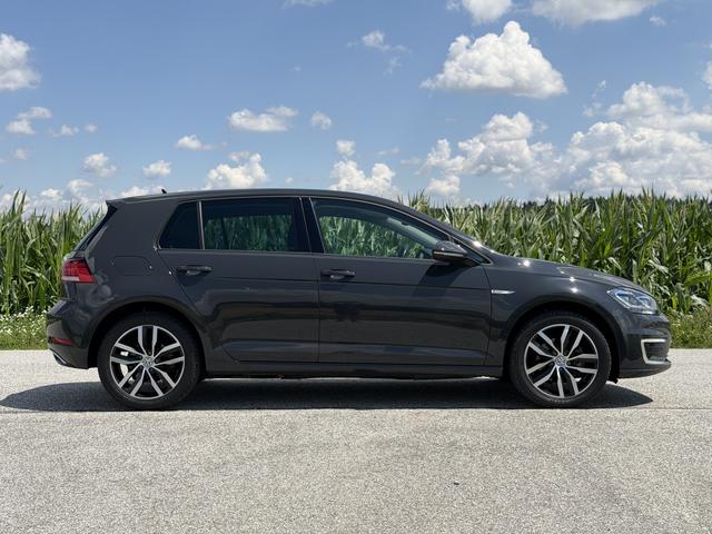 Volkswagen e-Golf 35,8kWh ACC Sitzheizung Leder 