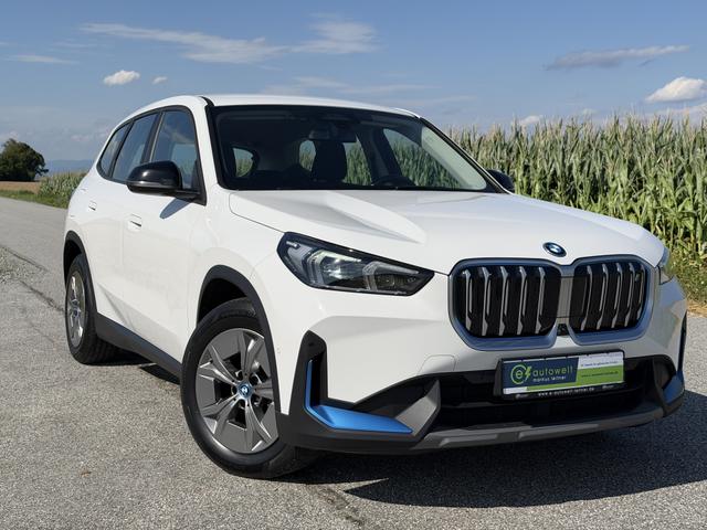 BMW iX1 - xDrive30 65kWh HeadUp 360&deg;-Kamera