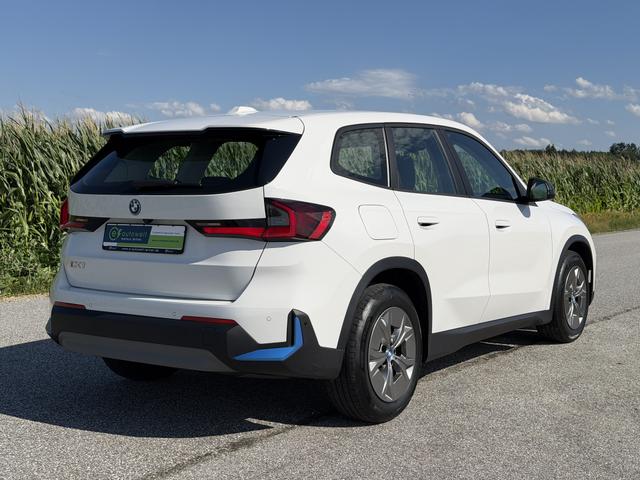 BMW iX1 xDrive30 65kWh HeadUp 360&deg;-Kamera 