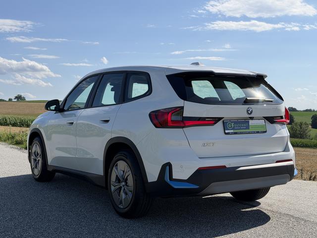 BMW iX1 xDrive30 65kWh HeadUp 360&deg;-Kamera 
