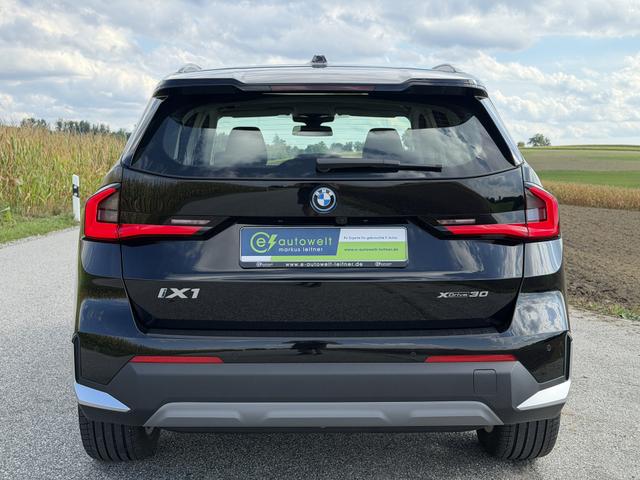 BMW iX1 xDrive30 64,7kWh AHK adapt. LED Komfortzugang RFK 