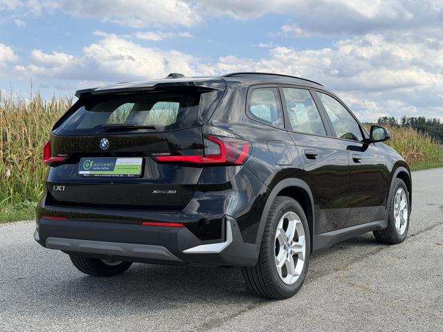 BMW iX1 xDrive30 64,7kWh AHK adapt. LED Komfortzugang RFK 