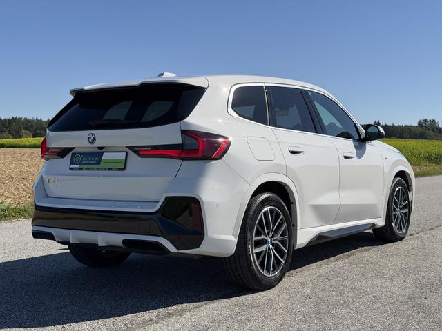 BMW iX1 xDrive30 M Sport 65kWh HeadUp Aktivsitz Totwinkelwarner 