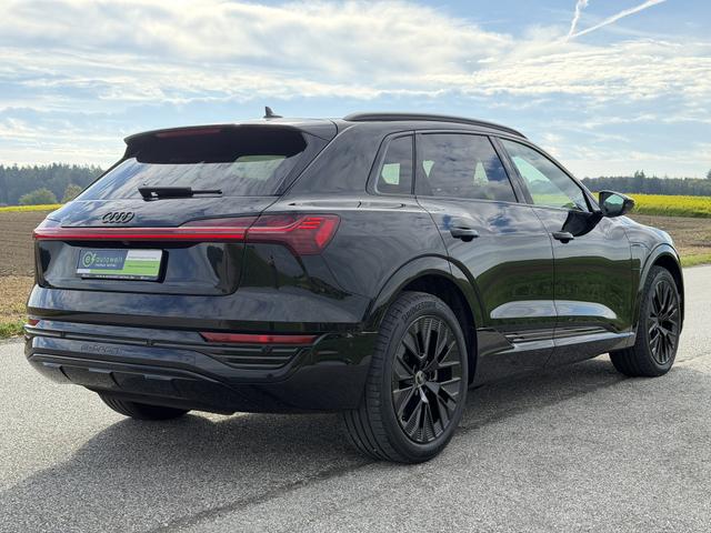 Audi Q8 e-tron 50 quattro advanced Optik schwarz plus S-Line Tour HeadUp 