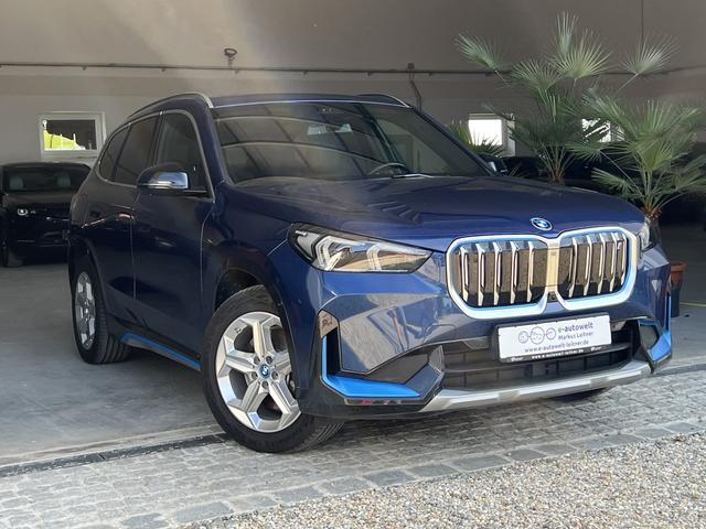 BMW iX1 - xLine xDrive30 Innovation Travel Premium Panoramadach