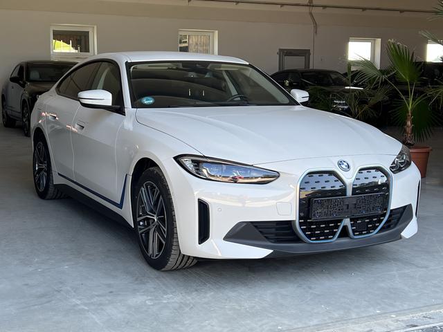 BMW i4 - eDrive40 Komfortzugang 18" LED RFK