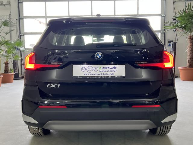 BMW iX1 xDrive30 Innovations-/Komfortpaket HeadUp DAP 
