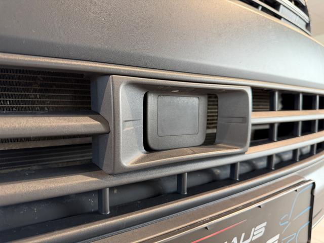 Volkswagen T6 Transporter 2.0 TDI 4Motion Kombi lang Rollstuhl Behindertengerecht 