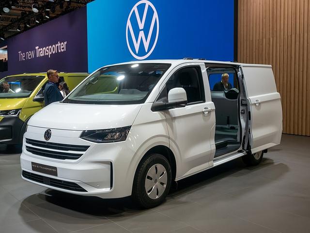 Volkswagen T7 Kastenwagen - kurz PLUS 2.0 TDI SCR 110 kW, 5 Sitze, Klimaanlage, 70 L Tank