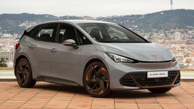 Cupra Born - Endurance 140 kW Batterie 56 kW, Sportschalensitze in Stoffdesign Seaqualmit Sitzbez&uuml;gen "Enceladus Grey" elektrisch einstellbar mit Massage Funktion und Memory f&uuml;r Fahrersitz, Vordersitzebeheizbar einzeln regulierbar, Lendenwirbelst&uuml;tzenn pneumat.