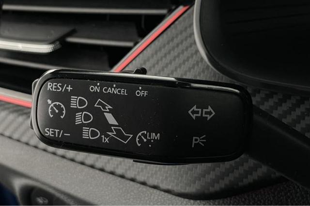 Skoda Kamiq 1.0 TSI Monte Carlo *PANO*LED*SHZ*PDC*Kamera* 