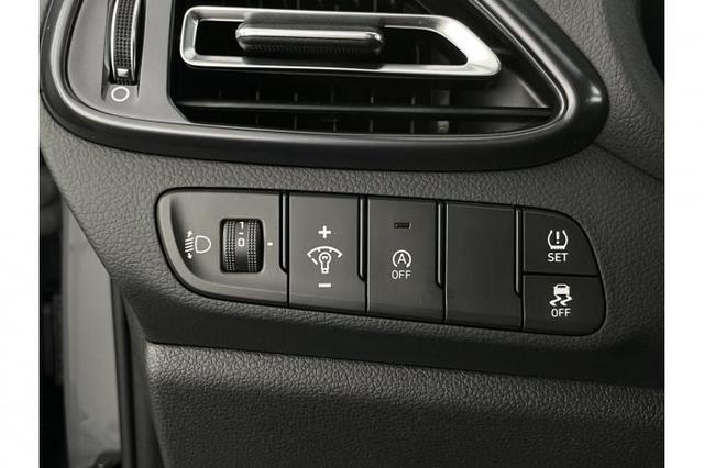 Hyundai i30 Kombi N-Line (N-Line) 1,5 T-GDi 103 kW (140 PS) 7-Gang-DCT 