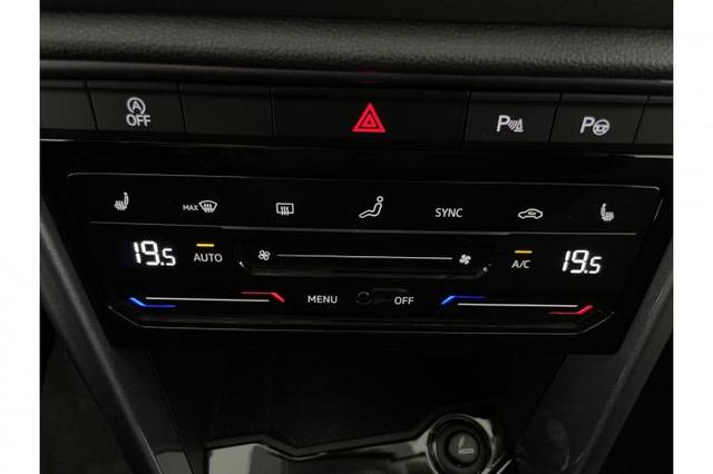 Volkswagen T-Roc 1.5 TSI Style *AHK*NAVI*ACC*LED*SHZ*PDC* 