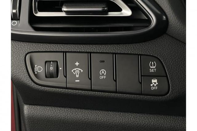 Hyundai i30 N-Line HB (N-Line) 1.5 T-GDI 103kW (140 PS) 7-Gang-DCT 