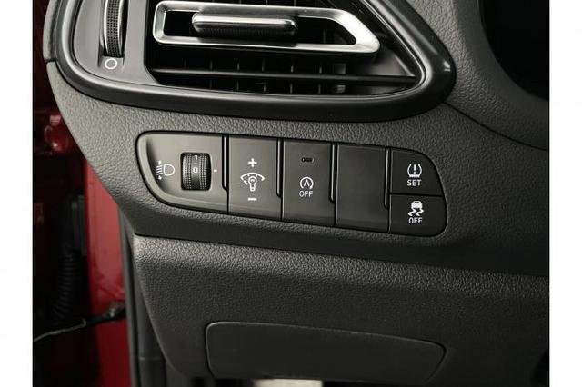 Hyundai i30 Kombi N-Line (N-Line) 1.5 T-GDi 103 kW (140 PS) 7-Gang-DCT 