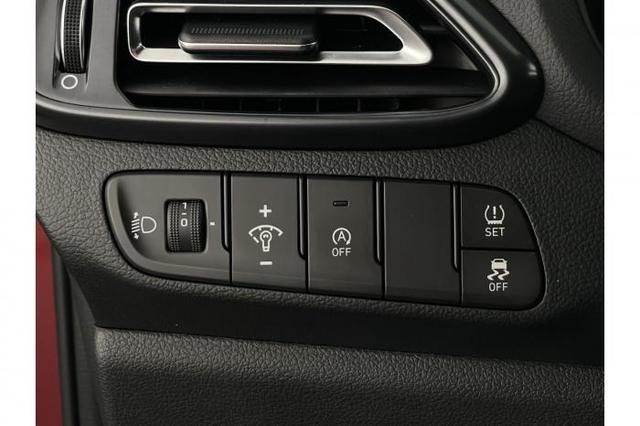 Hyundai i30 Kombi N-Line (N-Line) 1,5 T-GDi 103 kW (140 PS) 7-Gang-DCT 