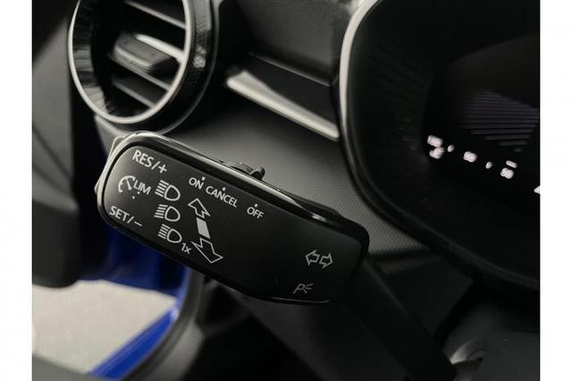 Skoda Fabia Essence (Essence) 1.0 MPI 59kW (80 PS) 5-Gang-Schaltgetriebe 