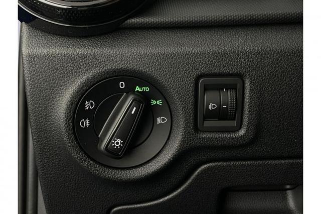 Skoda Fabia Essence (Essence) 1.0 MPI 59kW (80 PS) 5-Gang-Schaltgetriebe 