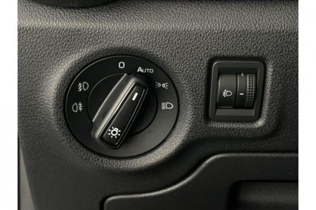 Skoda Fabia Essence (Essence) 1.0 MPI 59kW (80 PS) 5-Gang-Schaltgetriebe 