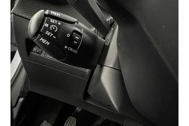 Peugeot 208 Allure (Allure) 1.2 PureTech 74 kW (101 PS) 6-Gang Schaltgetriebe 