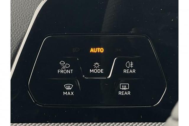 Volkswagen Golf Variant R-Line Edition (R-Line Edition) 1.5 eTSI OPF 110kW (150 PS) 7-Gang-Doppelkupplungsgetriebe DSG 