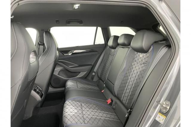 Volkswagen Passat Variant R-Line (R-Line) 2.0 TSI 195kW (265 PS) 7-Gang DSG 4MOTION 