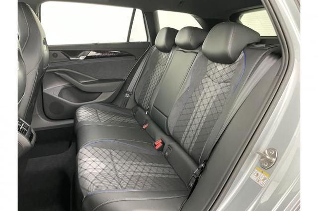 Volkswagen Passat Variant R-Line (R-Line) 2.0 TSI 195kW (265 PS) 7-Gang DSG 4MOTION 
