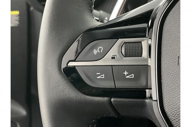 Peugeot 208 Allure (Allure) 1.2 PureTech *KLIMA*SHZ*KAMERA*PDC* 