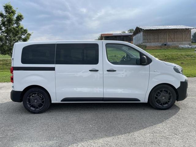 Opel Vivaro Kombi M 9-Sitzer (M ) 2.2 Diesel 132 KW (179 PS) 8-Gang Automatik 