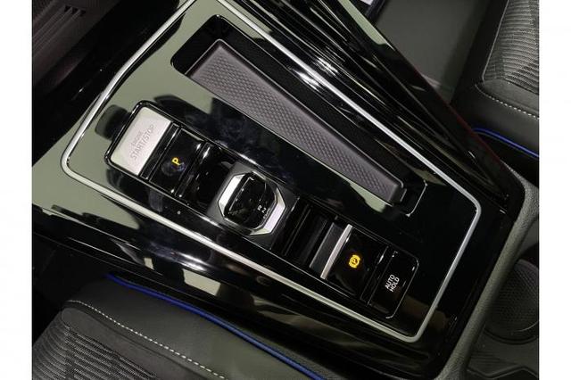 Volkswagen Golf Variant R-Line Edition (R-Line Edition) 1.5 eTSI 110kW (150 PS) 7-Gang-DSG 
