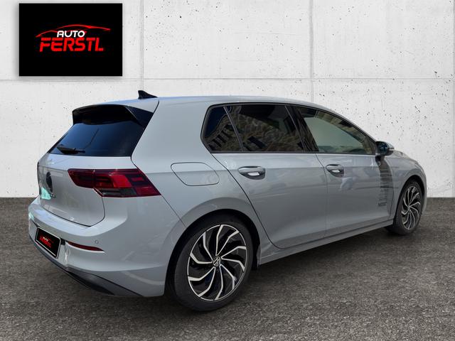 Volkswagen Golf Life VIII 1.0 TSI - GARANTIE/Sportfahrwerk/1.Bes./alle Services 