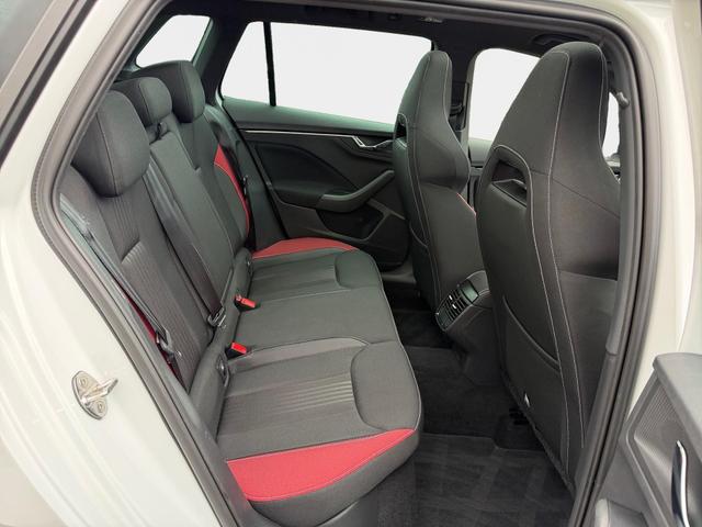 Skoda Kamiq 1.5 TSI Monte Carlo DSG PANO / NAV DIG-PIT RFK el.HKL 