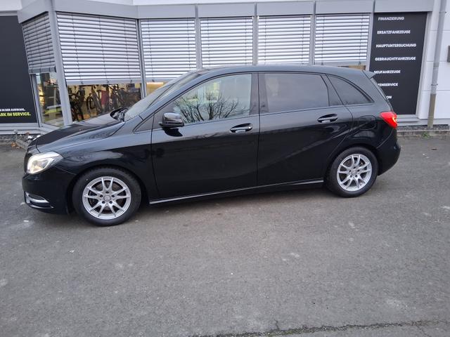 Mercedes-Benz B-Klasse B 180 1.Hand - scheckheftgepflegt 8 fach bereift 