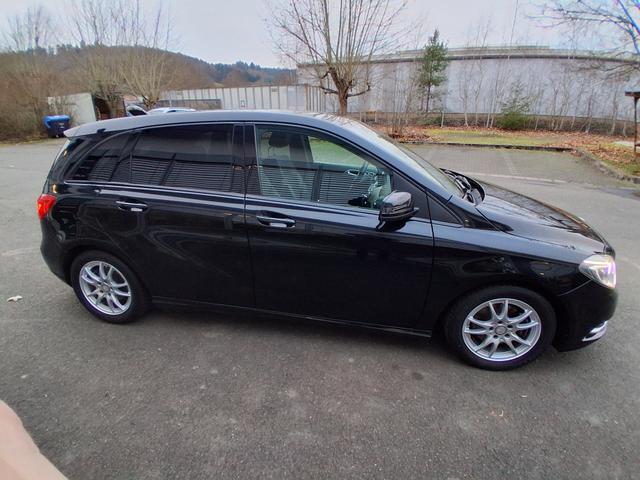 Mercedes-Benz B-Klasse B 180 1.Hand - scheckheftgepflegt 8 fach bereift 