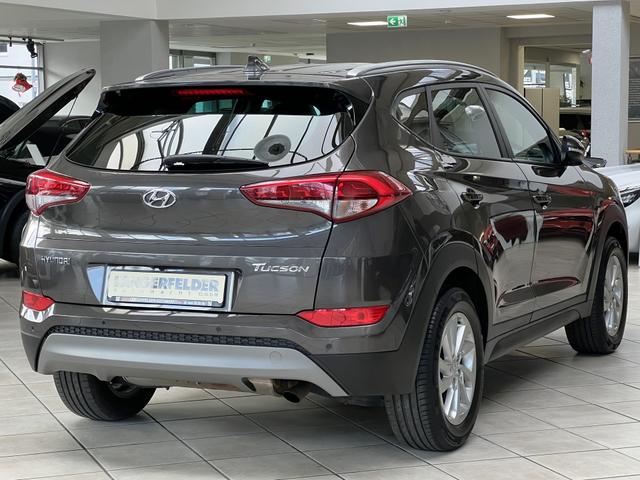Hyundai TUCSON 1.6 2WD AHK|SCHECKHEFT|SHZ|RFK|NAVI|BT 