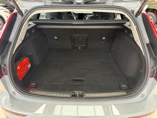 Volvo V60 Cross Country V 60 B4 AWD Plus 