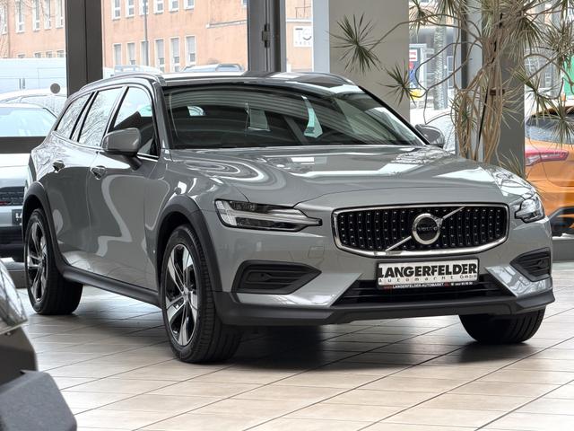 Volvo V60 Cross Country - V 60 B4 AWD Plus