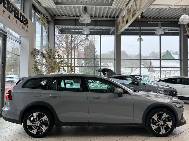 Volvo V60 Cross Country V 60 B4 AWD Plus 