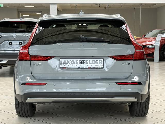 Volvo V60 Cross Country V 60 B4 AWD Plus 
